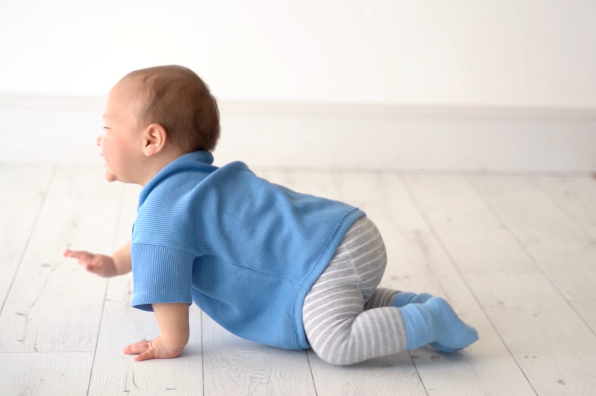 7 Top Tips to Encourage a Baby to Crawl