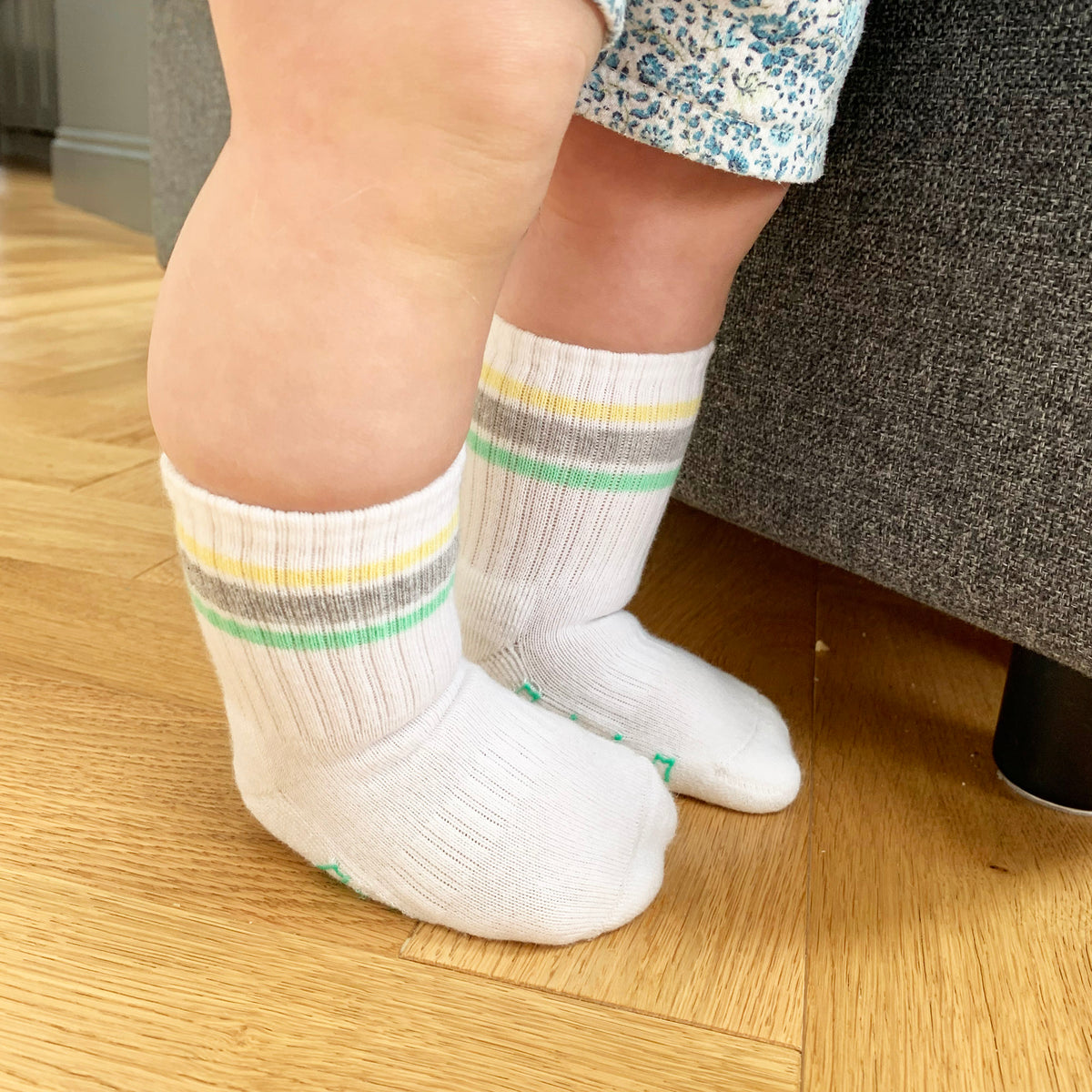Sporty Non-Slip Stay-on Organic Baby and Toddler Quarter Crew Socks - White Single