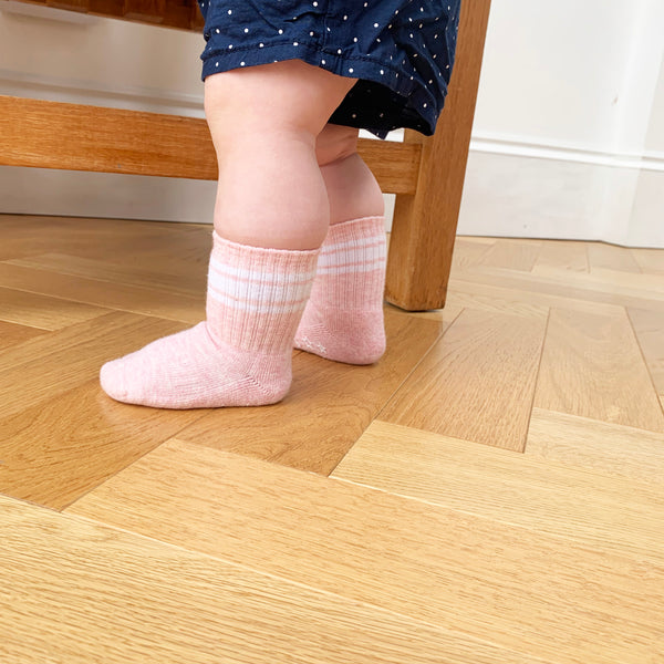 OUTLET - SMALL FIT - Sporty Non-Slip Stay-on Organic Baby and Toddler Quarter Crew Socks - Rose Single