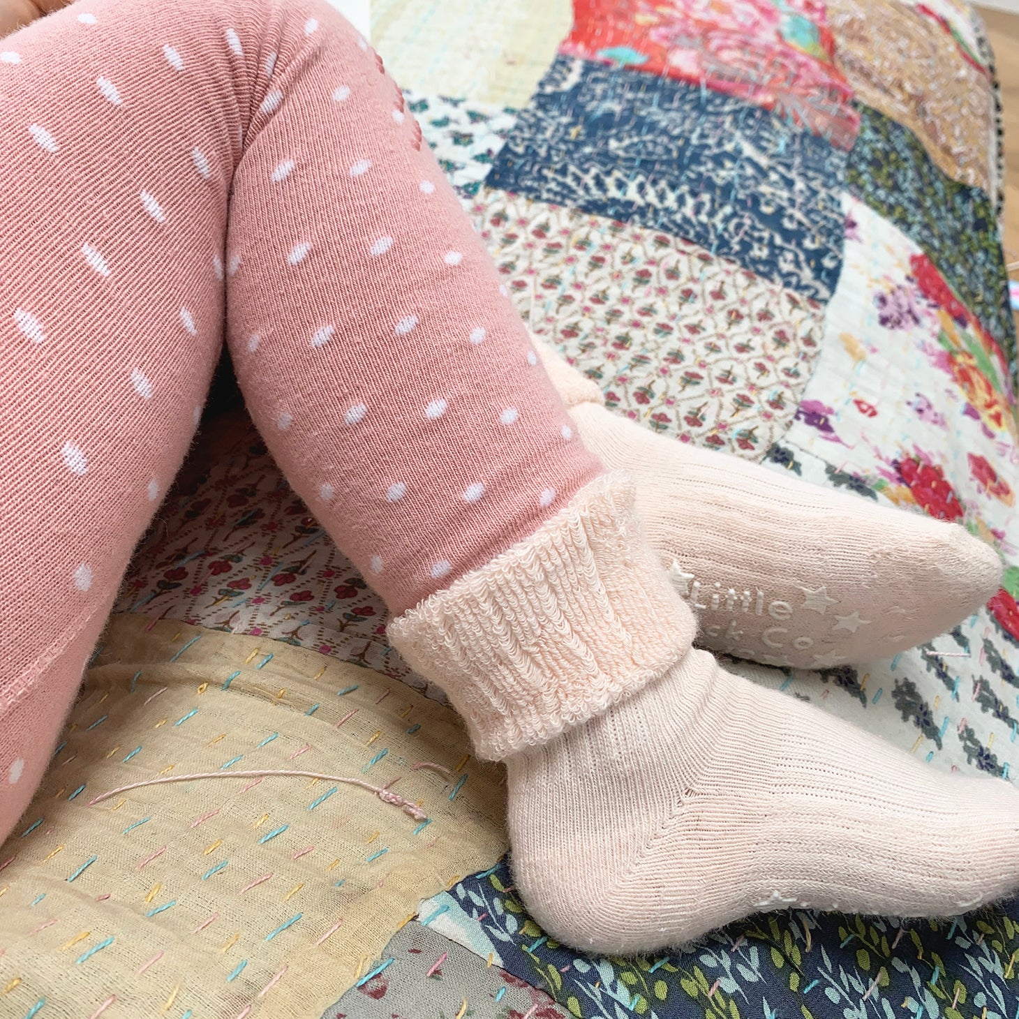 Warm baby socks store that stay on